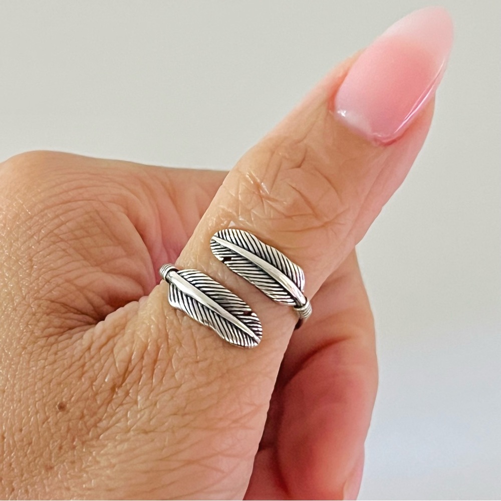 Sterling silver delicate two feather ring, silver feather ring, feather ring